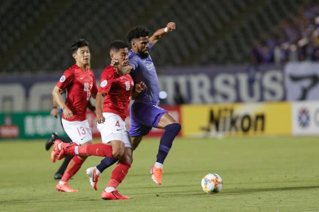 巴神时隔1701天重返意甲 球迷想要球衣巴神脱球裤