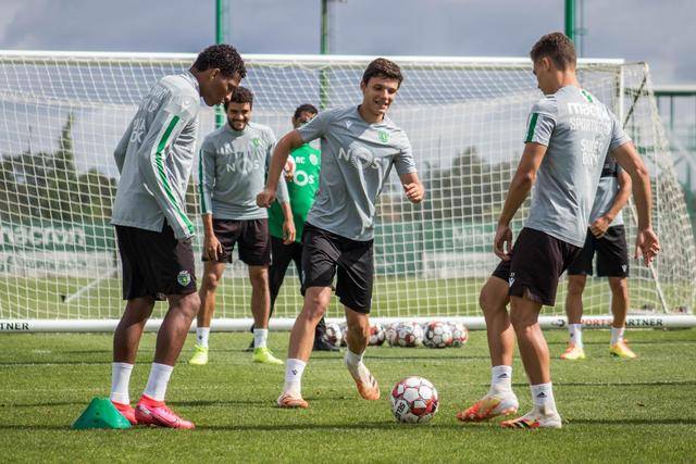 高诗岩29+9沙约克28分 山东险胜北京终结3连败